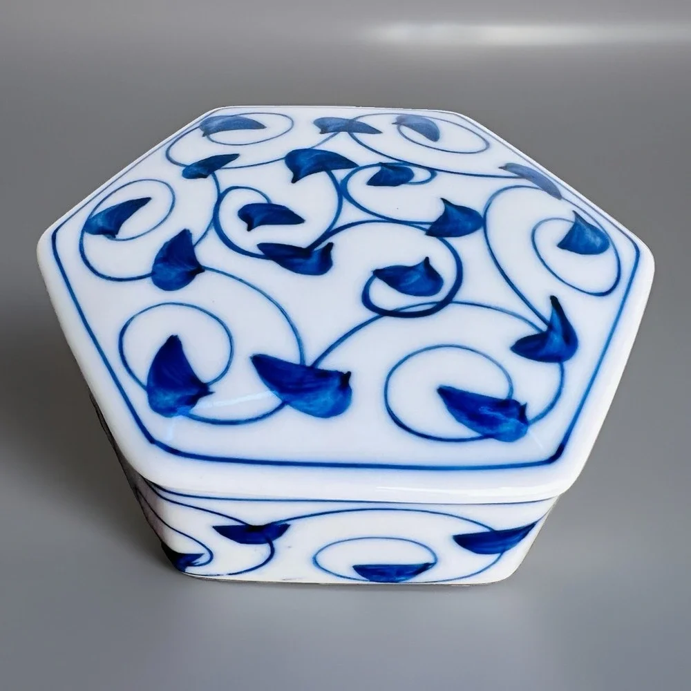 Vintage Tiffany & Co Porcelain Hexagon Lidded Trinket Jewelry Box Blue White 5
